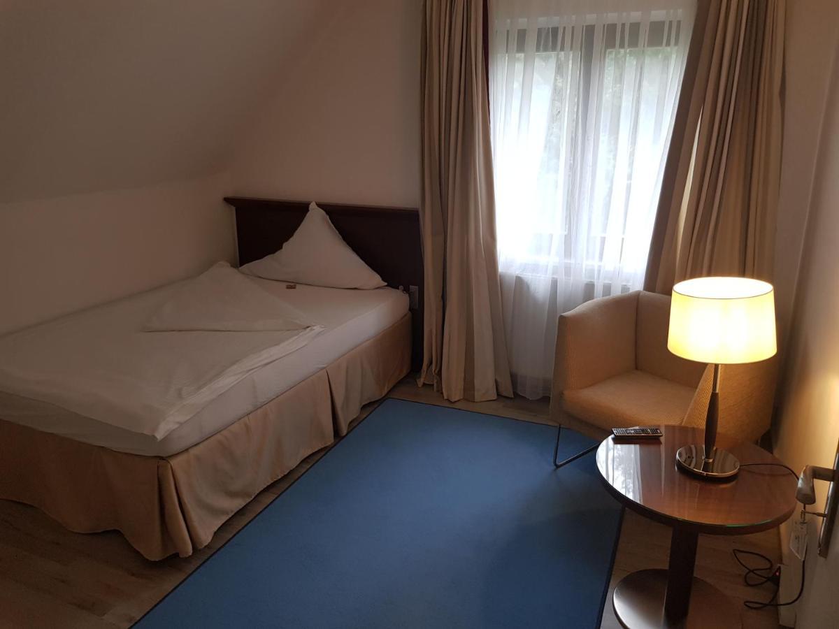 Hotel Pension Bluechersruh Бад-Бернек  Экстерьер фото